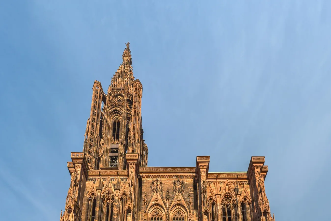 Façade occidentale de la cathédrale Notre-Dame de Strasbourg vue de la rue Mercière